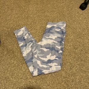 PINK Victoria’s Secret crossover leggings